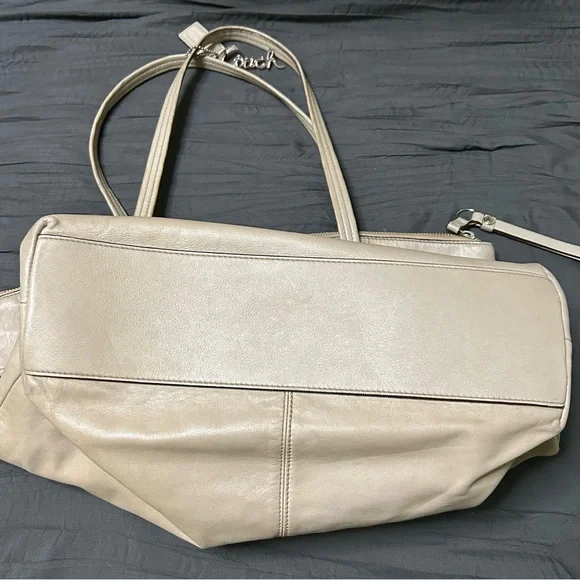 Coach Laura Signature Taupe Leather Tote Shoulder Bag Travel Casual Everyday Bag - Picture 13 of 16